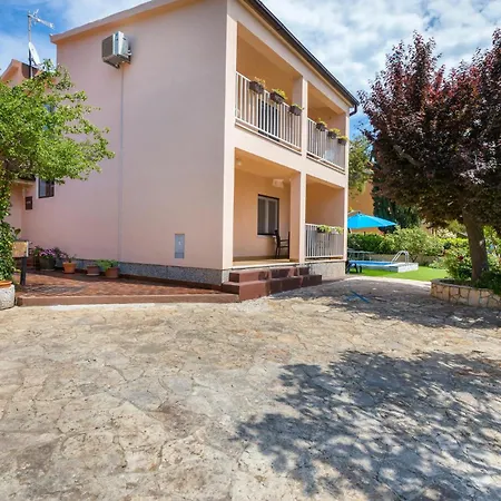 Awesome In With Kitchen Holiday home *