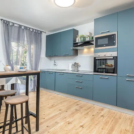 Awesome In With Kitchen Holiday home *