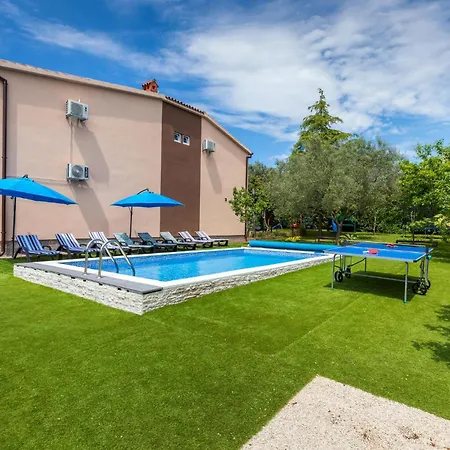 Awesome In With Kitchen Holiday home Fazana